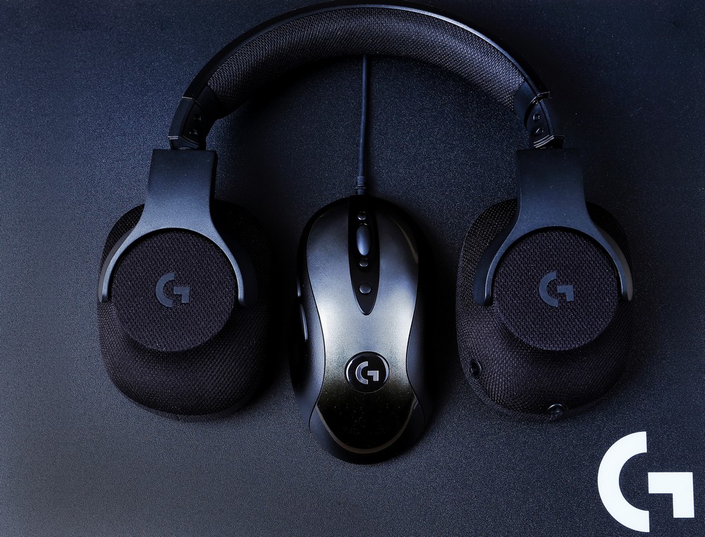Logitech MX518 and gaming headset Logitech MX518 and gaming headset