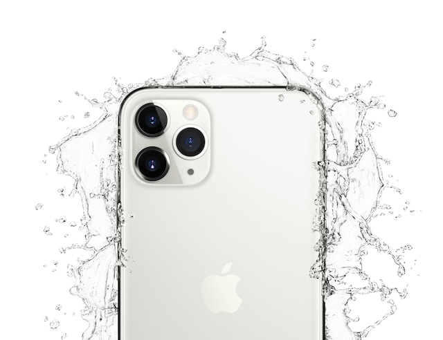 iPhone 11 Pro med vannsprut iPhone 11 Pro med vannsprut